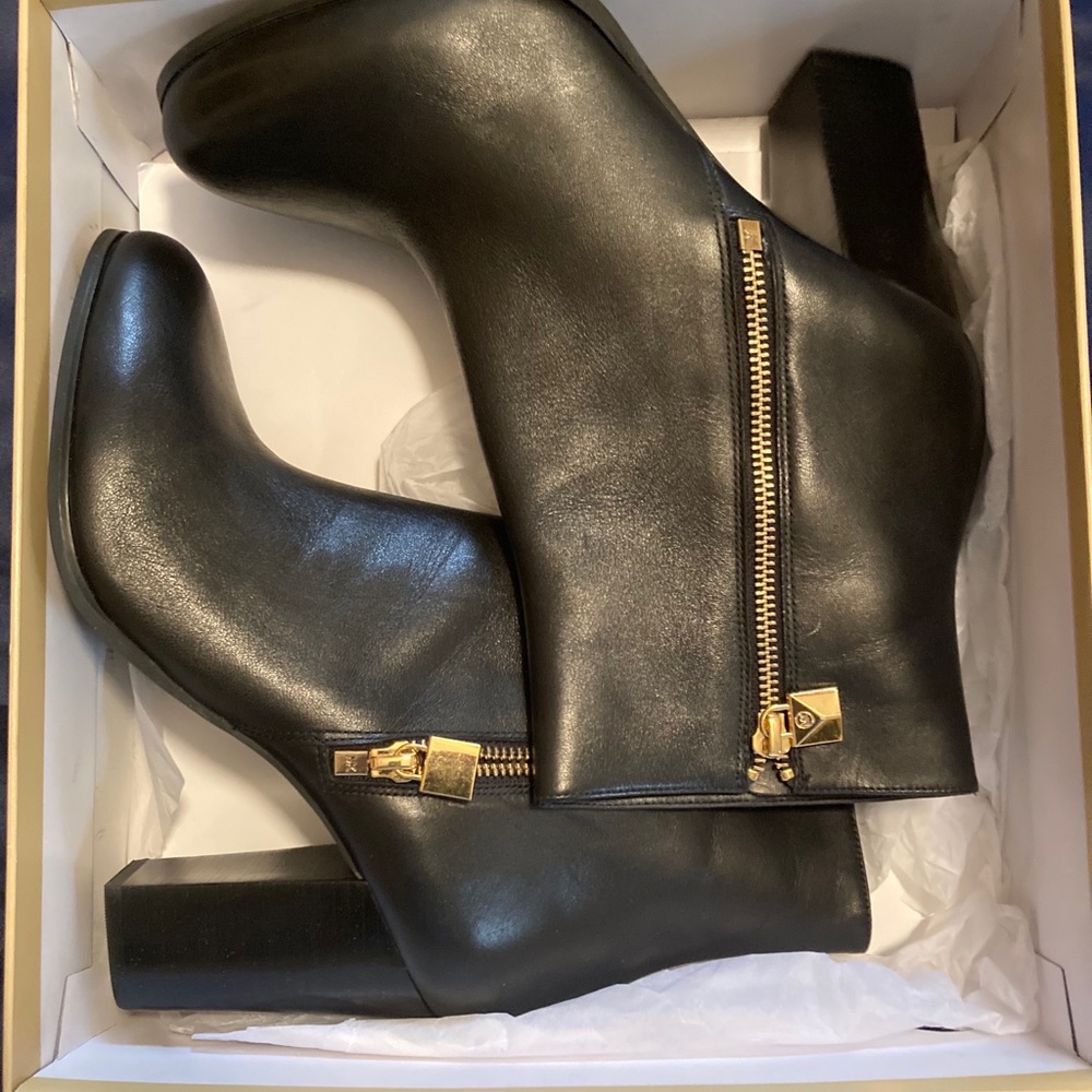 Ladies Michael Kors - Ankle Boots 👢 NEW size 9.5